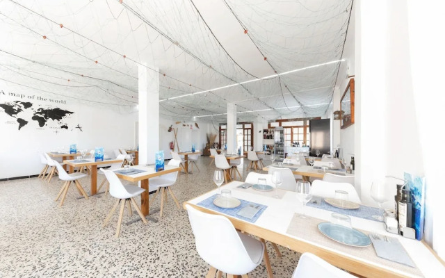 Hostal Cala Llombards