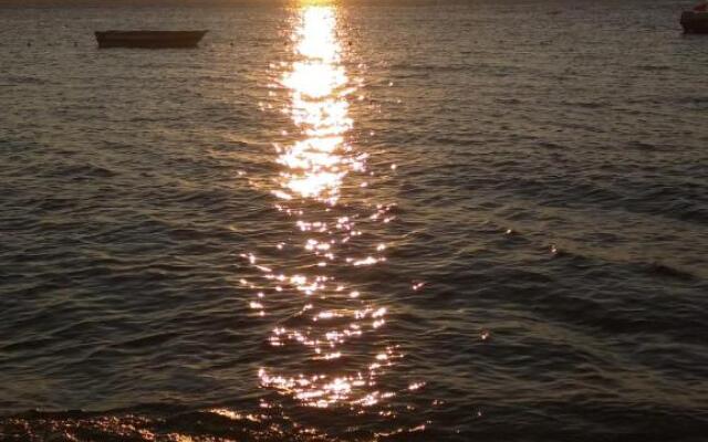 Convenient Studio Flat Near Beach in Avsa Island