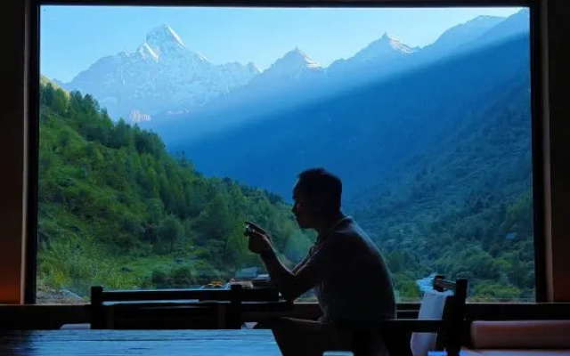 Siguniang Mountain Green Meconopsis Jinshan Manor – People – Ngawa