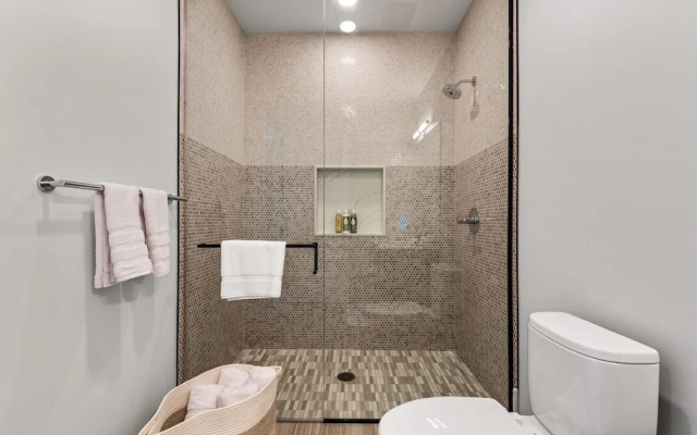 Luxury Penthouse 3BR Prime Location