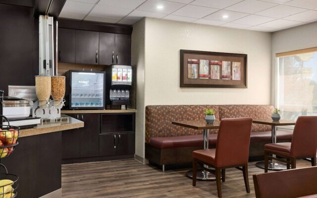 Super 8 Calgary Shawnessy Area