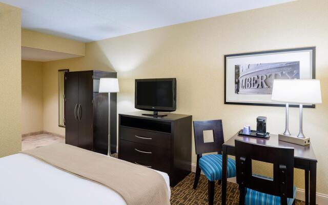 Holiday Inn Express Philadelphia - Penns Landing by IHG