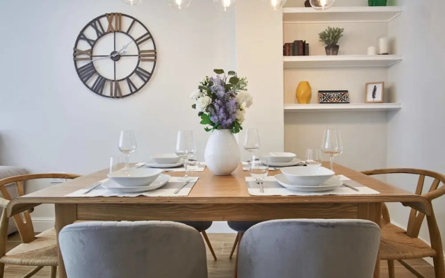 Arjona Riverside Central Deluxe by Valcambre