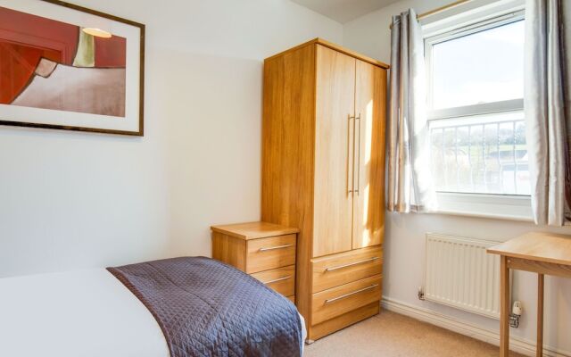 Simplistic Holiday Home in Cheltenham With Garden