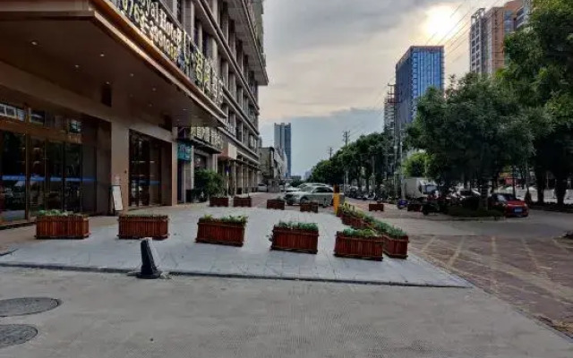 Qingyuan Junlong Hotel (Fortune Building)