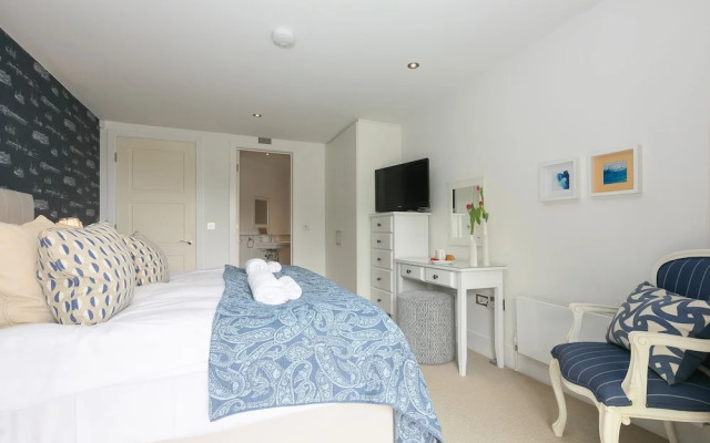 Peninsula Apartment 2
