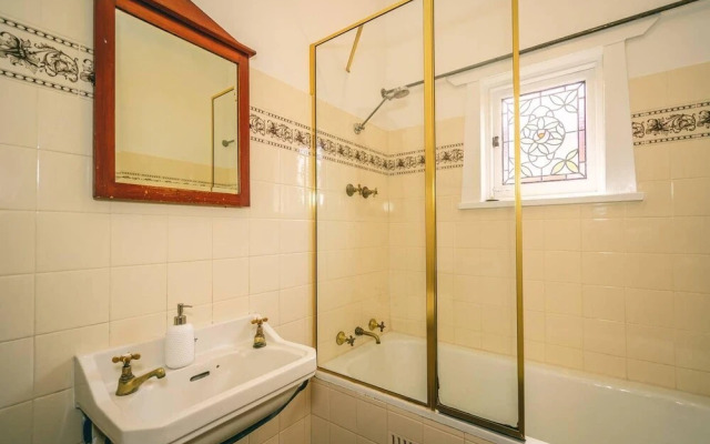 Treasure on Bagot-Free Wifi/Netflix-Close to CBD