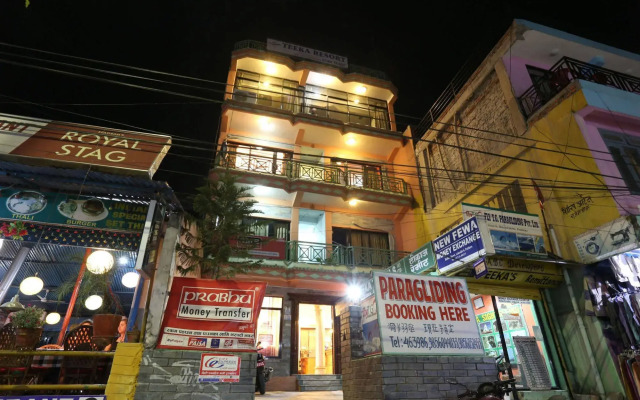 Teeka's Holiday Inn