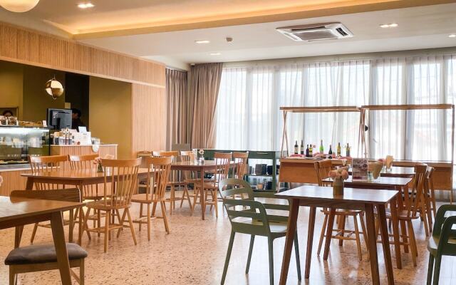 The Rise Suites Hotel Chiang Mai