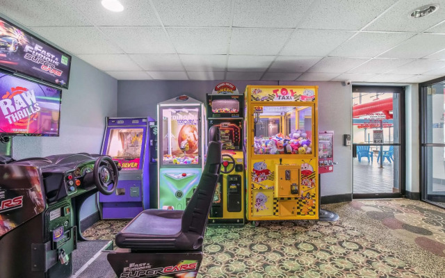 AmericInn & Suites By Wyndham Baraboo Event Center