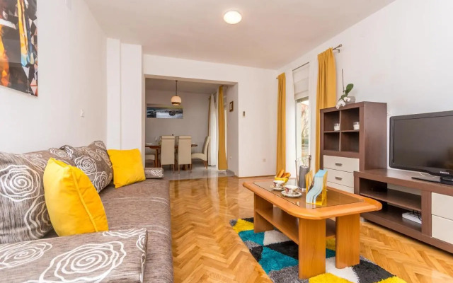 Apartment Pavla with pool