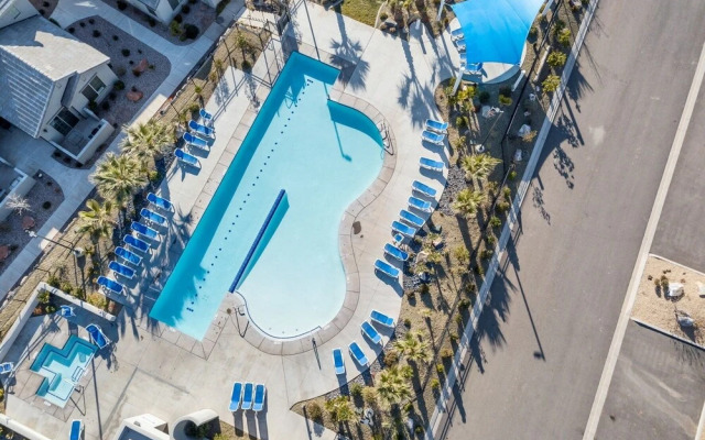 Desert Serenity 4 Bedroom Apts by RedAwning