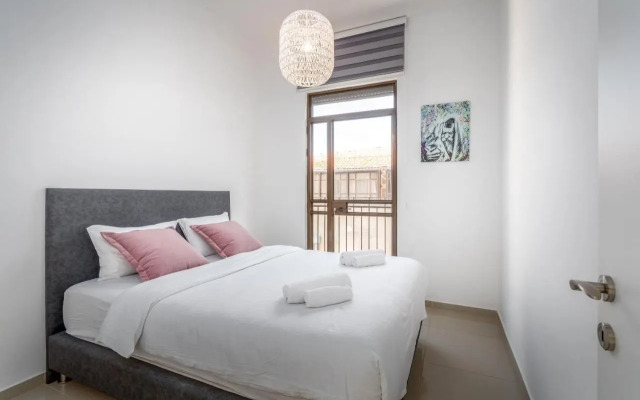 Modern & Bright 3 BDR close to the beach