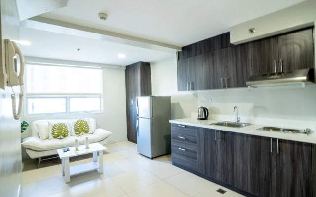 Gilmore Tower Suites By SMS Hospitality