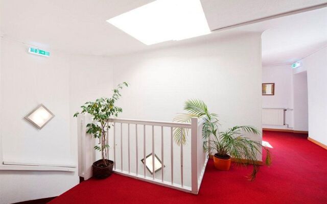 Mate Dependance Hotel