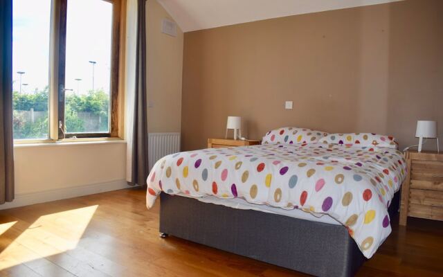 Spacious, Bright & Modern 3 Bedroom Family Home