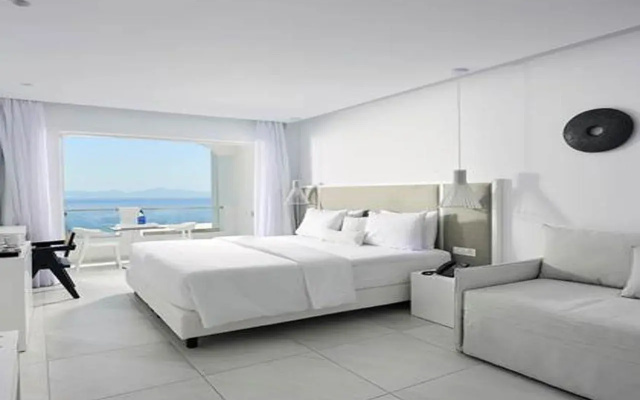 Dimitra Beach Hotel & Suites