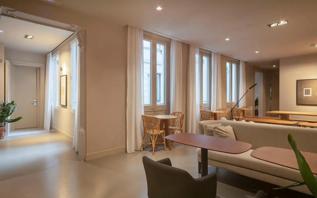 Pau Claris Apartment