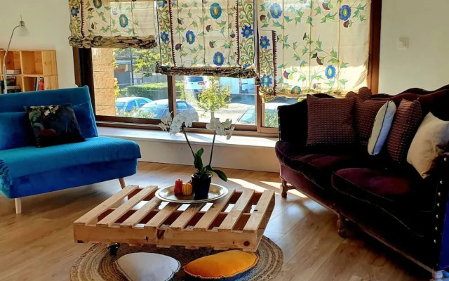 Bright, Modern Loft Comfortable Vacation Home