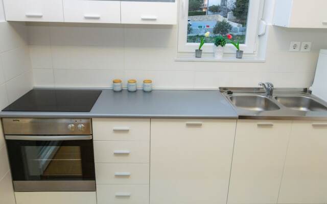 Summer Breeze Apartments