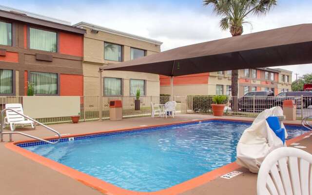 Quality Inn & Suites I-35 near Frost Bank Center