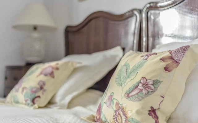 Rural House Los Orovales with Terrace and Parking