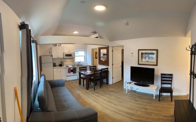 Harrison Lake Cottages