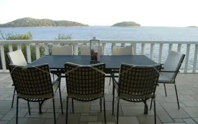Apartments Kvesic