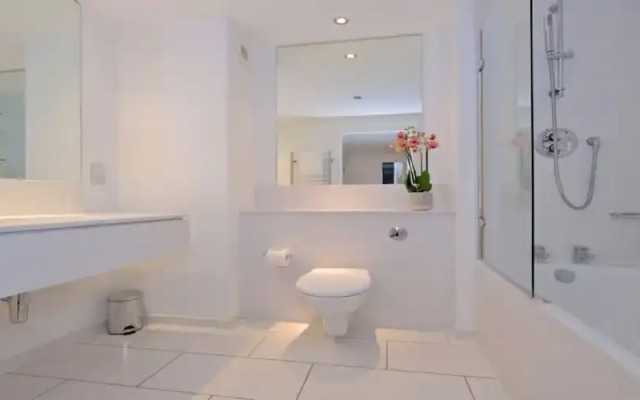 Executive three Bedroom Apartment in Aberdeens West End