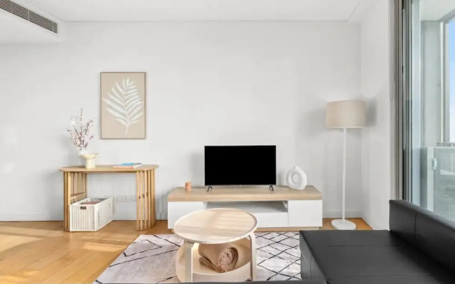 Central Peaceful 1 Bedroom With Balcony Aircon