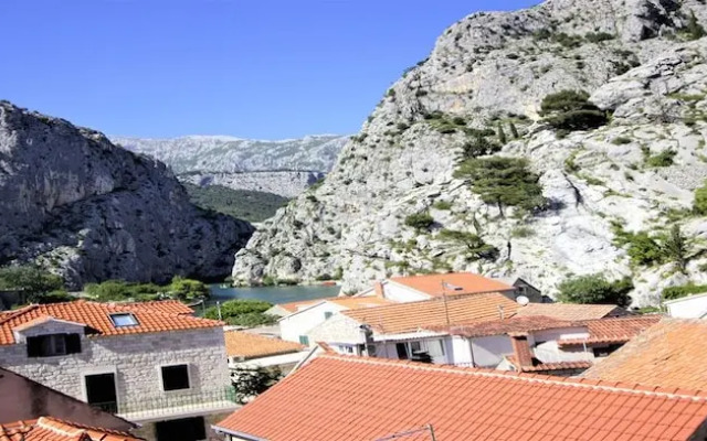 Three-Bedroom Apartment in Omis