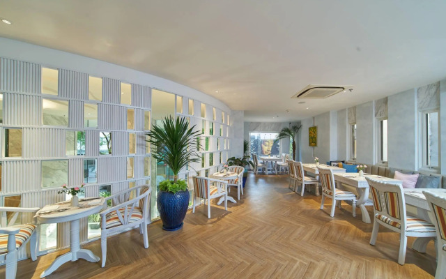 Silverland May Hotel