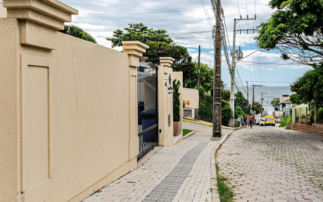 Apto com suíte e sacada vista mar Ingleses LEN203