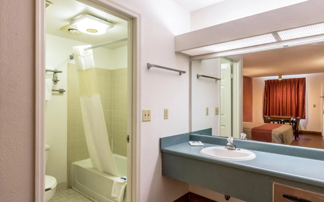 Motel 6 Pooler, GA - Savannah Airport