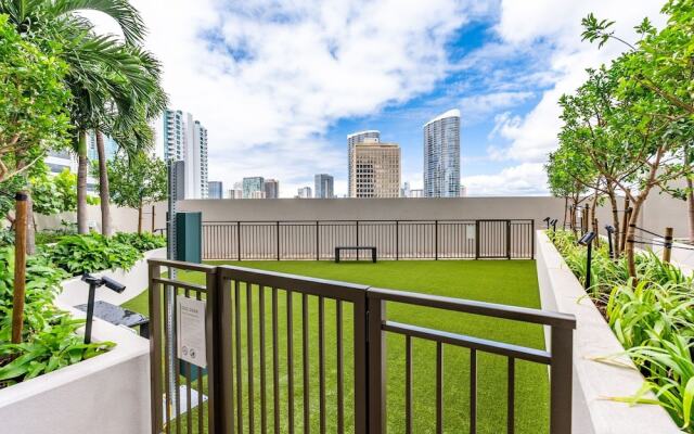 Sky Ala Moana 4005 1 Bedroom Condo by RedAwning