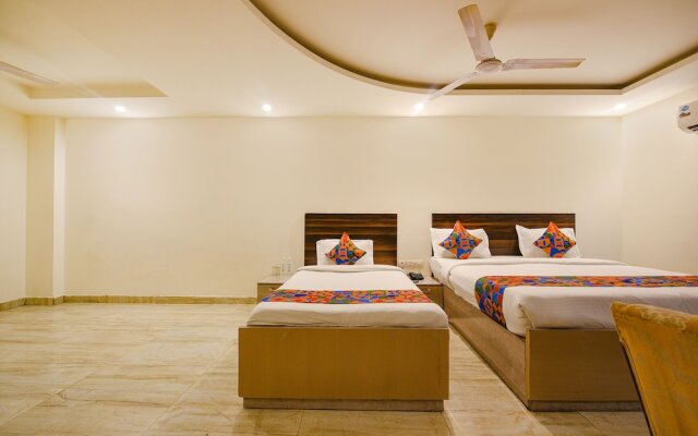 Fabhotel Laxmi Palace