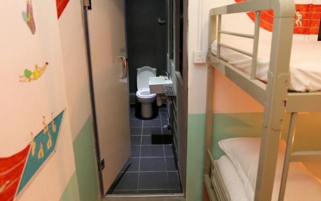 Hop Inn - Hostel