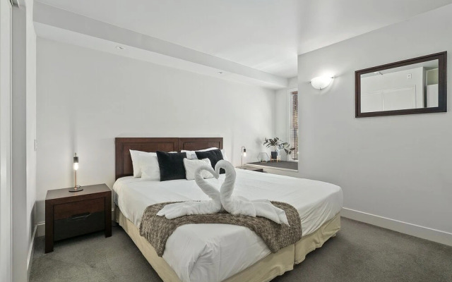 Lakeside Living - Modern 2-Bedroom Apartment