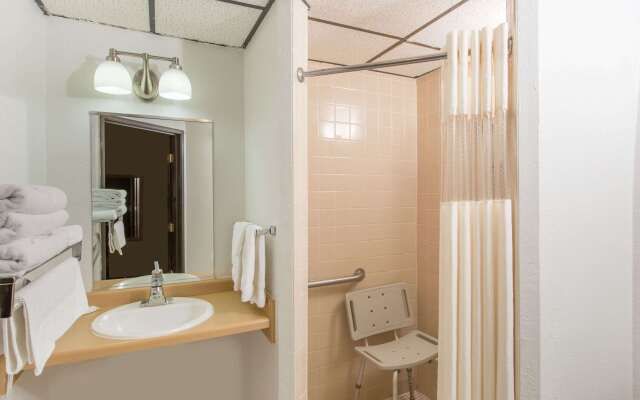 Days Inn by Wyndham Pierre