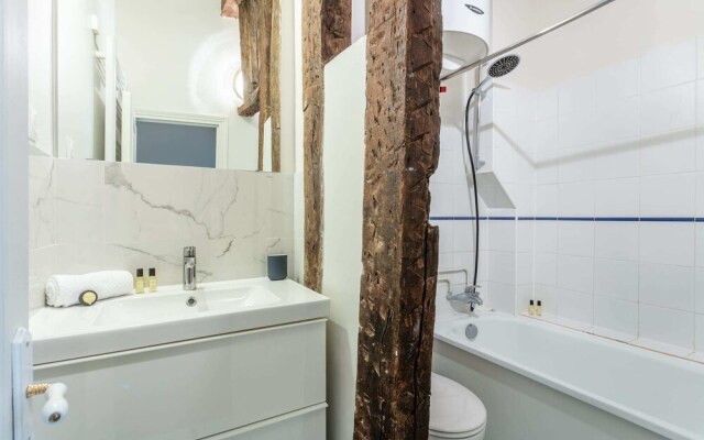 Bright 1-bedroom Flat, 2min From Saint-paul Metro