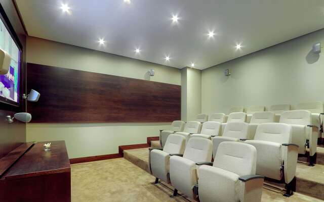 93 Luxury Suites & Residences