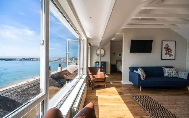3 Beach Way House