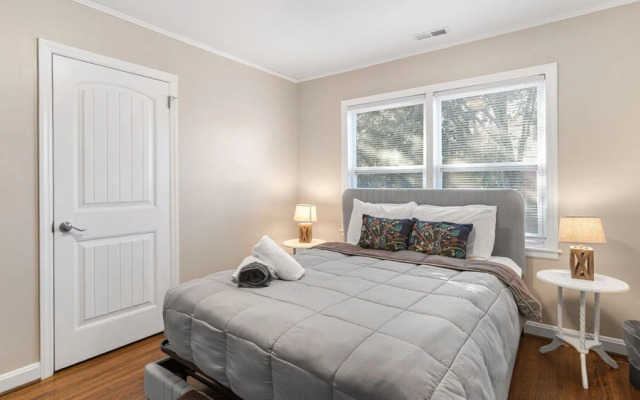 2 bedroom, Mockingbird Lane