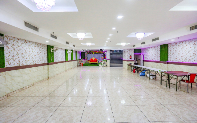 Fabhotel Frolic