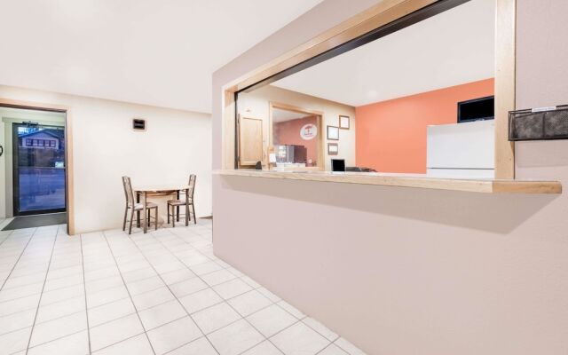 Super 8 Belle Fourche SD