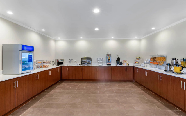 Comfort Inn & Suites