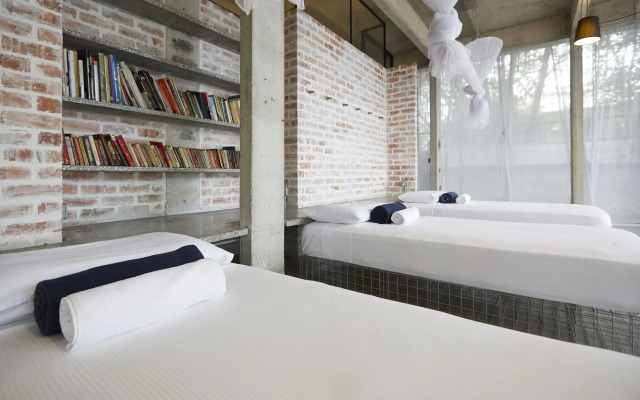 Belakang KongHeng By DreamScape