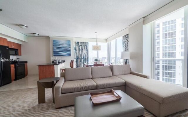 Fabulous Waterfront 2BR 2BA Trump Tower Apartment 6 Guests