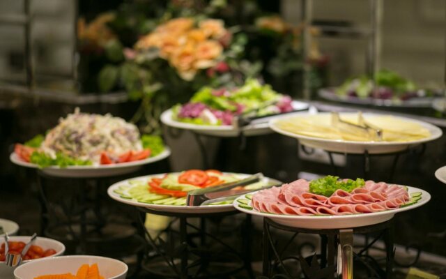 Quoc Hoa Premier Hotel and Spa