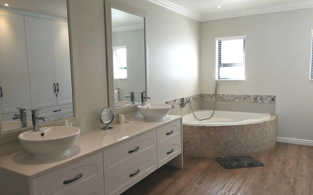 Paradise Beach Apartments Langebaan 4 Elara